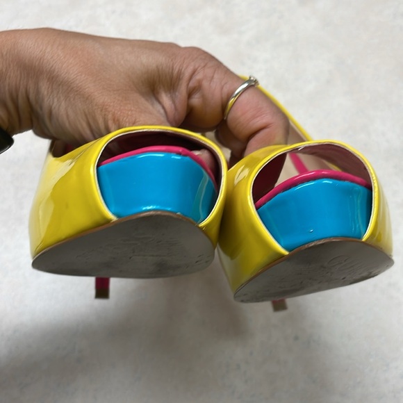 Guess Heels - Picture 9 of 10